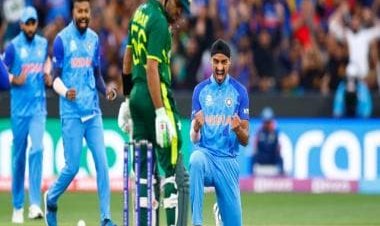 India vs Pakistan, T20 World Cup: Babar Azam dismissed for a golden duck, Mohammad Rizwan out for four, Watch video