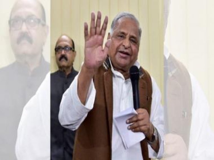 Mulayam Singh Yadav Funeral LIVE: Mulayam Singh Yadav cremated in Saifai