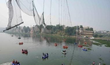 Who was responsible for the renovation of Gujarat’s Morbi bridge?