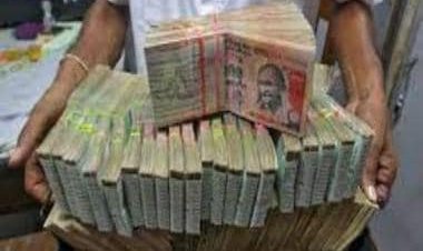 Ghaziabad: Police recovers bundles of cash buried underground in connection to missing salary of 550 labours in Rohtak