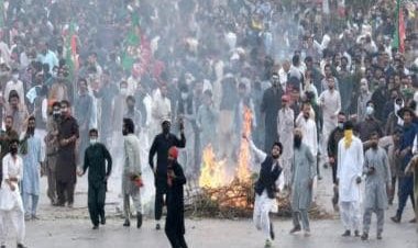 Pakistan: PTI protest against Imran Khan shooting rocks Rawalpindi