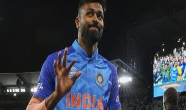 Ravi Shastri likens Hardik Pandya to Kapil Dev as leader, looks forward to all-rounder leading Team India