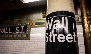 Stocks Edge Lower, Week Ahead, Disney, Twitter And FTX - Five Things To Know