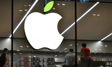 Apple Stock Slips Lower On China Covid Risk, Holiday iPhone Supply Concern