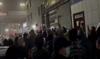 China: Anger grows in Urumqi over Covid lockdown after deadly fire