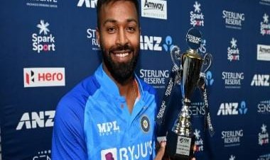 India vs New Zealand: Hardik Pandya gifts autographed jersey to Team India’s bus driver; watch video