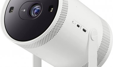 Samsung's Freestyle Projector Is $400 Off For Cyber Monday