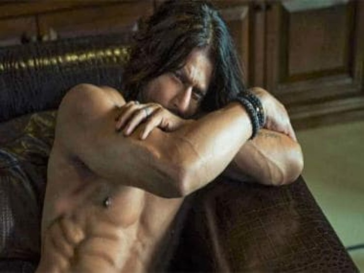 Fan asks Shah Rukh Khan 'why he is so hot', actor's response will leave you in splits