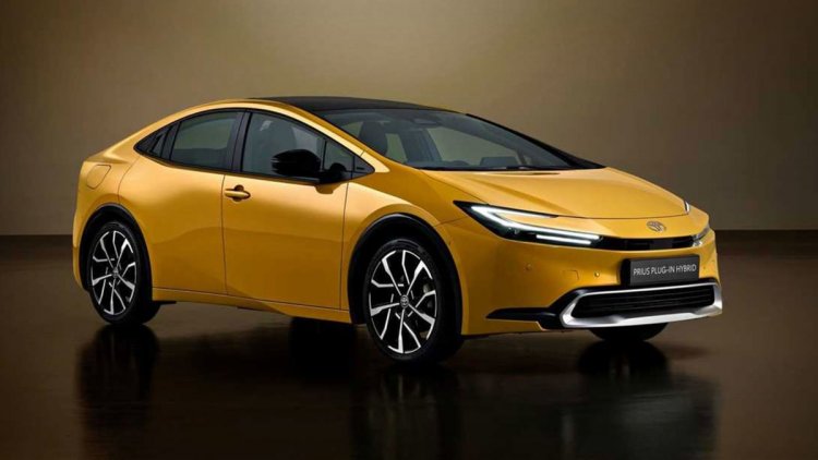 While EVs Reign, Toyota Bets Big on a Brand New Prius Hybrid