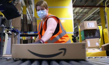 Amazon Shoppers Ignore Bezos Advice on Record Holiday Weekend
