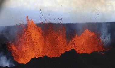 Raining Lava: How Hawaii's Mauna Loa volcano eruption is different from the others
