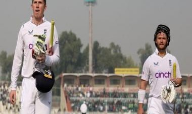PAK vs ENG 1st Test: England produce world record 506/4 on Day 1, Twitter slams Pakistan bowlers for poor show