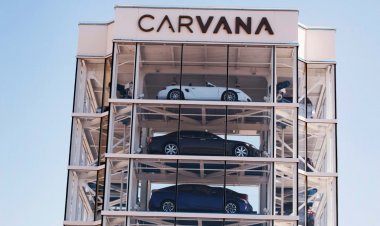 Carvana, the Amazon of Used Cars, Is Collapsing