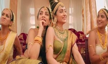 Sobhita Dhulipala looks aesthetically pleasing to the eyes in the music video of 'Sol' from PS-1