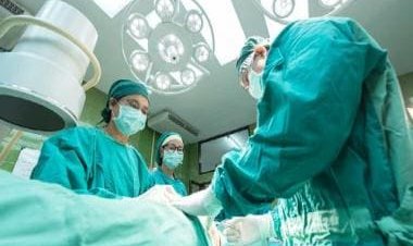 Watch: Doctors in Kyiv perform heart surgery amid blackout, internet hails them as 'absolute heroes'