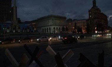 Zelensky calls for 50 million lightbulbs to tackle Ukraine’s energy crisis