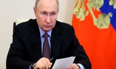 Flu outbreak infects Kremlin officials, Vladimir Putin prepares to isolate in bunker