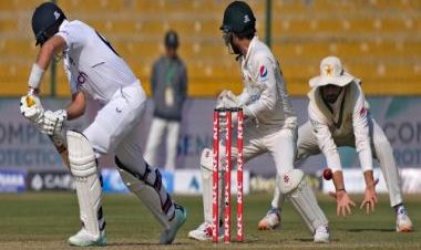 Pakistan vs England LIVE, 3rd Test Day 2 from Karachi: ENG look to counter PAK bowling