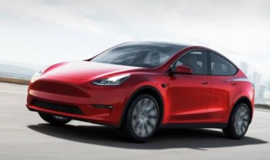 Elon Musk, Tesla Make a Rare Move