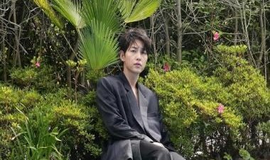 Reborn Rich star Song Joong-ki dating a British woman, confirms his agency