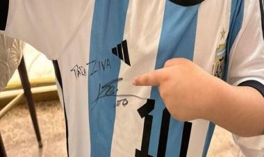 'Like father, like daughter': MS Dhoni’s daughter Ziva poses with Lionel Messi-signed Argentina jersey; see photo