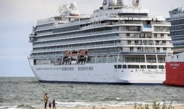 Cruise passengers stranded off Australian following ‘marine growth’ discovery in ship hull