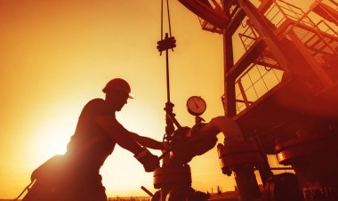 Oil Prices to Continue Rebound in 2023, Experts Say