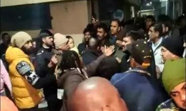 Mob attacks Delhi Police after three Nigerians detained for illegal stay