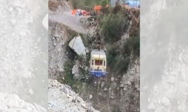 'Express delivery to heaven': Vehicle moved over deep cliff with the help of rope, internet shocked