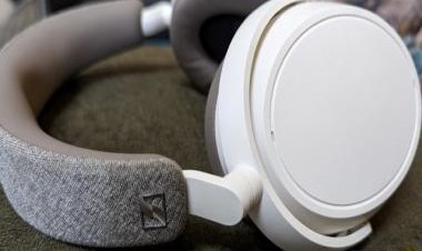 Sennheiser Momentum 4 Wireless Headphone Review: Excellent sound and battery, average ANC