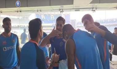 MS Dhoni visits India dressing room ahead of T20Is against New Zealand; Watch Video
