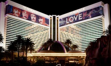 Iconic Las Vegas Strip Attraction Gets a Stay of Execution
