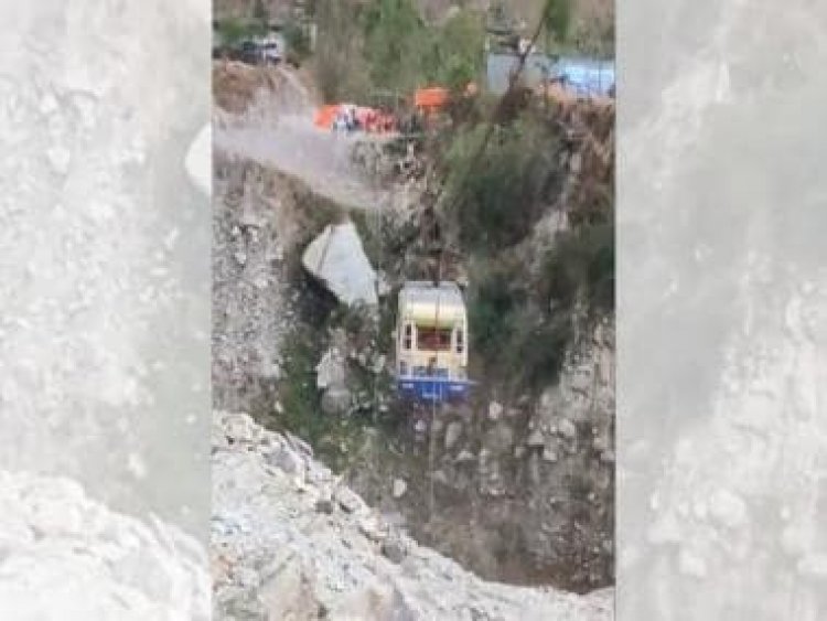 'Express delivery to heaven': Vehicle moved over deep cliff with the help of rope, internet shocked
