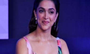 “Deepika Padukone is like a hero” says Pathaan director Siddharth Anand!