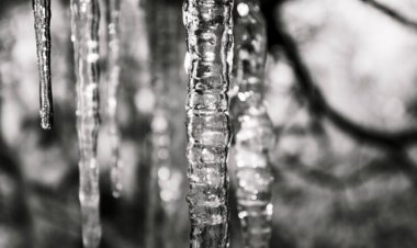 Here’s why icicles made from pure water don’t form ripples