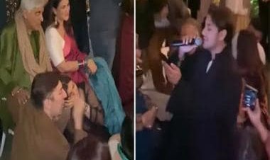 Viral video: Javed Akhtar and Ali Zafar jamming on Kishore Kumar's 'Zindagi Aa Raha Hoon Main' wins over the internet