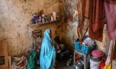 Medicines beyond reach, falling ill is death sentence, say poor in bankrupt Pakistan