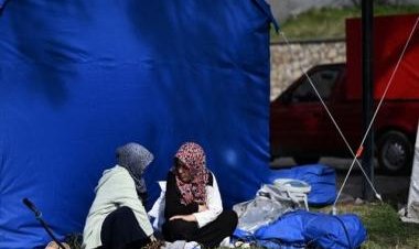 Refusing to leave home, Turkey earthquake survivors live on streets beside ruined houses
