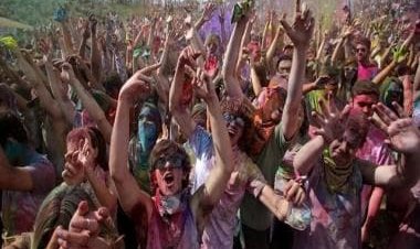 WATCH: Holi rages across America as students of Texas University revel in colours