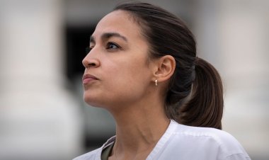 Elon Musk Responds to a Proposed Date With AOC