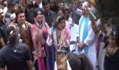 Watch: US Secretary of Commerce participates in Holi celebrations at Rajnath Singh's residence