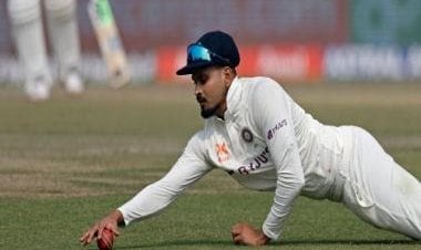 Shreyas Iyer taken for scans during fourth India vs Australia Test