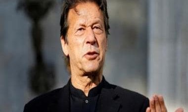 Pakistan: Vehicle in Imran Khan's convoy overturns, police enter his Lahore residence as he heads to Islamabad Court