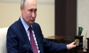 After Crimea trip, Vladimir Putin makes surprise visit to Russian-occupied Mariupol in Ukraine