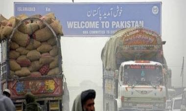 Pakistanis smuggling cheap packaged food across Iranian border to fill empty stomachs amid skyrocketing inflation