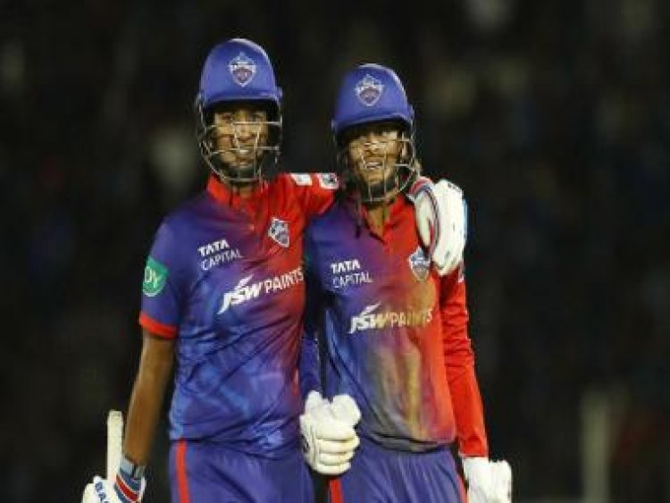 WPL Final: Shikha Pandey, Radha Yadav hailed by Cricket Twitter after leading DC fightback against MI