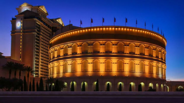 Las Vegas Strip Brings Back Superstar Singer