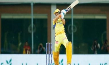 Watch: MS Dhoni slams back-to-back sixes against Wood to complete 5,000 runs in IPL