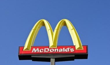 Dad refuses to move from McDonanld's drive-through; here's why