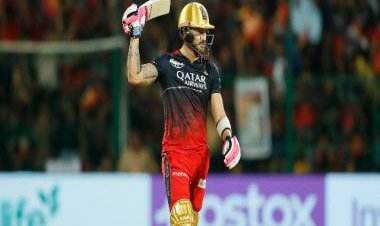 Watch: Faf du Plessis smashes ball out of M Chinnaswamy Stadium with a monster 115-metre six